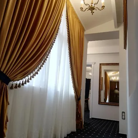 Weiss Little Palace 4*