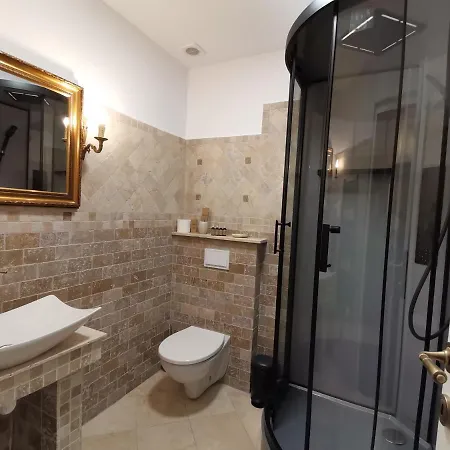 Weiss Little Palace شقة فندقية