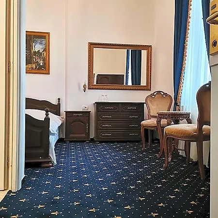Weiss Little Palace