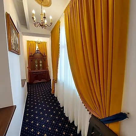Weiss Little Palace Lejlighedshotel 4*