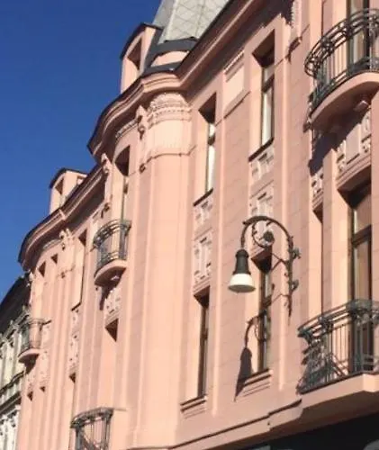 Weiss Little Palace Aparthotel 4*